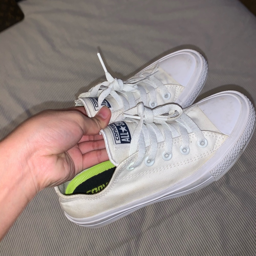 ALL WHITE LOW TOP CONVERSE